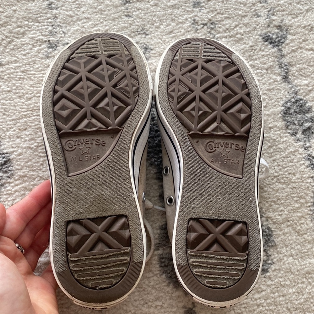Light grey converse - Picture 3 of 3